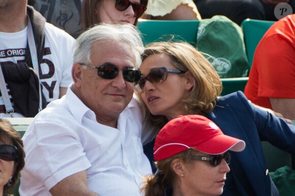 Dominique Strauss-Kahn et sa girlfriend Myriam L'Aouffir lors de la finale dames à Roland-Garros le 8 juin 2013.