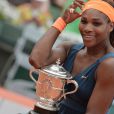 Serena Williams remporte la finale dames à Roland-Garros le 8 juin 2013.