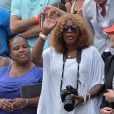 Isha Price (demi-soeur de Serena Williams) et Oracene Price (mère de Serena Williams) pendant la finale dames à Roland-Garros le 8 juin 2013.