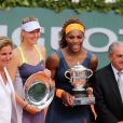 Arantxa Sanchez, Maria Sharapova, Serena Williams, Jean Gachassin après la finale dames à Roland-Garros le 8 juin 2013.