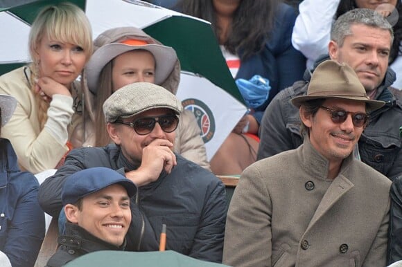 Lukas Haas et son ami Leonardo DiCaprio lors de la finale de Roland-Garros le 9 juin 2013, opposant Rafael Nadal à David Ferrer