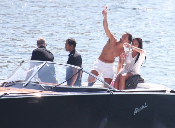 Tamara Ecclestone et Jay Rutler en bateau lors de la beach party organisée au lendemain de leur mariage, au Grand-Hôtel du Cap-Ferrat le 12 juin 2013. 