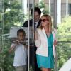 Reese Witherspoon et son fils Deacon au Century City Plaza à Los Angeles, le 12 juin 2013.