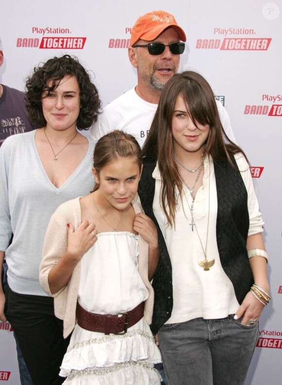 Bruce Willis avec ses filles Rumer, Scout et Tallulah Belle le 10 décembre 2005 à Los Angeles.