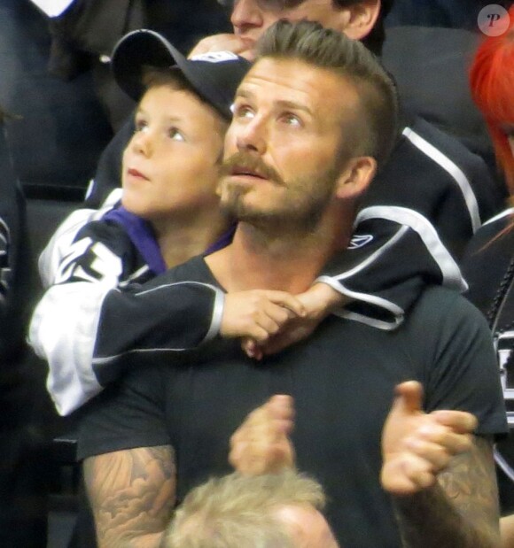 David Beckham et son fils Cruz lors d'un match de hockey à Los Angeles, le 11 juin 2012.