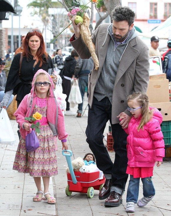 Ben Affleck et ses filles Seraphina et Violet. Le 27 janvier 2013 à Brentwood.