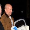 Bruce Willis marié à Emma Emming est l'heureux papa de Mabel Ray (1 an aujourd'hui). Photo prise à Paris au mois de février.