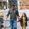 Hugh Jackman, et sa fille adoptive Ava dans les rues de New York, le 22 avril 2013.