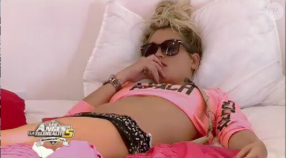 Aurélie boude dans les Anges de la télé-réalité 5, vendredi 14 juin 2013 sur NRJ12