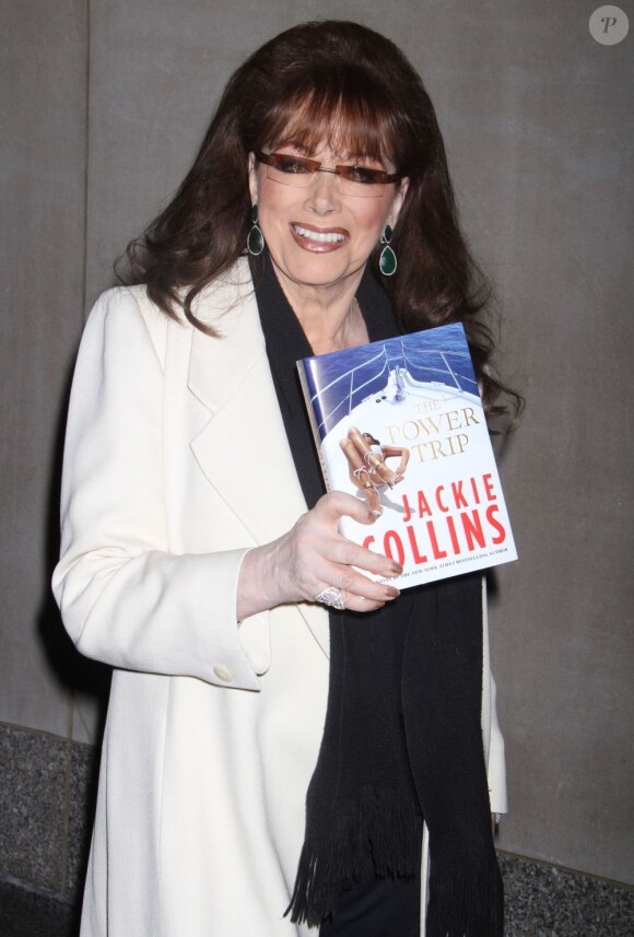 Jackie Collins à la sortie des studios NBC à New York, le 12 février 2013. La romancière va être faite membre de l'Ordre de l'Empire britannique.