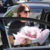 Jonathan Cheban se rend à l'hôpital Cedars-Sinai avec des fleurs pour féliciter Kim Kardashian après la naissance de sa fille. Los Angeles, le 15 juin 2013.