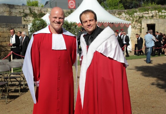 Philippe Etchebest était fait membre de la Jurade de Saint-Emilion au côté de Stéphane Hénon, nommé lui ambassadeur des vins de Saint-Emilion, le 16 juin 2013 à Saint-Emilion, avant l'ouverture de Vinexpo