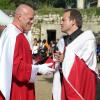 Philippe Etchebest était fait membre de la Jurade de Saint-Emilion au côté de Stéphane Hénon, nommé lui ambassadeur des vins de Saint-Emilion, le 16 juin 2013 à Saint-Emilion, avant l'ouverture de Vinexpo