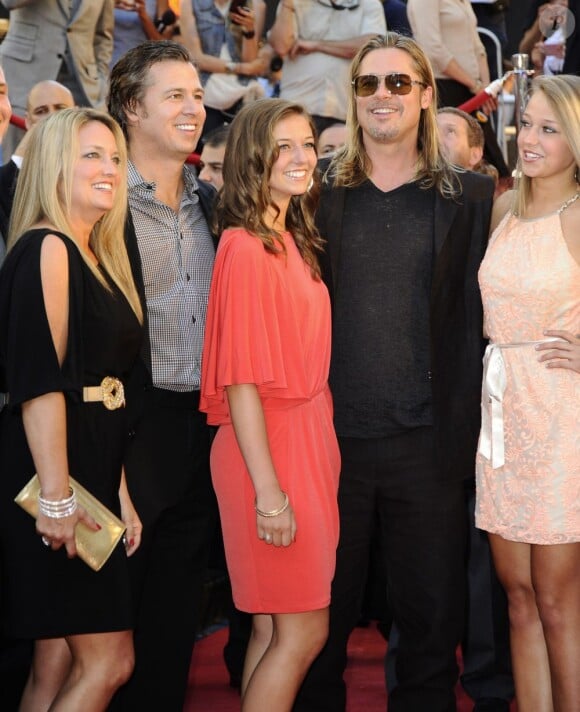Brad Pitt, Doug Pitt et le clan familial à la première du film World War Z à New York, le 17 Juin 2013.