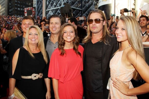 Brad Pitt en famille à la première du film World War Z à New York, le 17 Juin 2013.