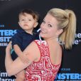 Melissa Joan Hart et son fils Tucker McFadden à la première mondiale de Monstres Academy au El Capitan Theatre de Los Angeles, le 17 juin 2013.