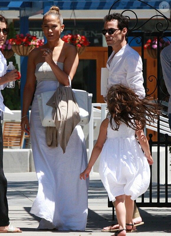Jennifer Lopez et  Marc Anthony vont chercher leurs enfants à l'école, à Los Angeles, le 19 juin 2013.