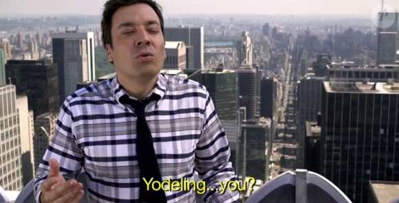 L'animateur Jimmy Fallon dans un sketch avec Brad Pitt diffusé mardi 18 juin 2013 sur NBC.