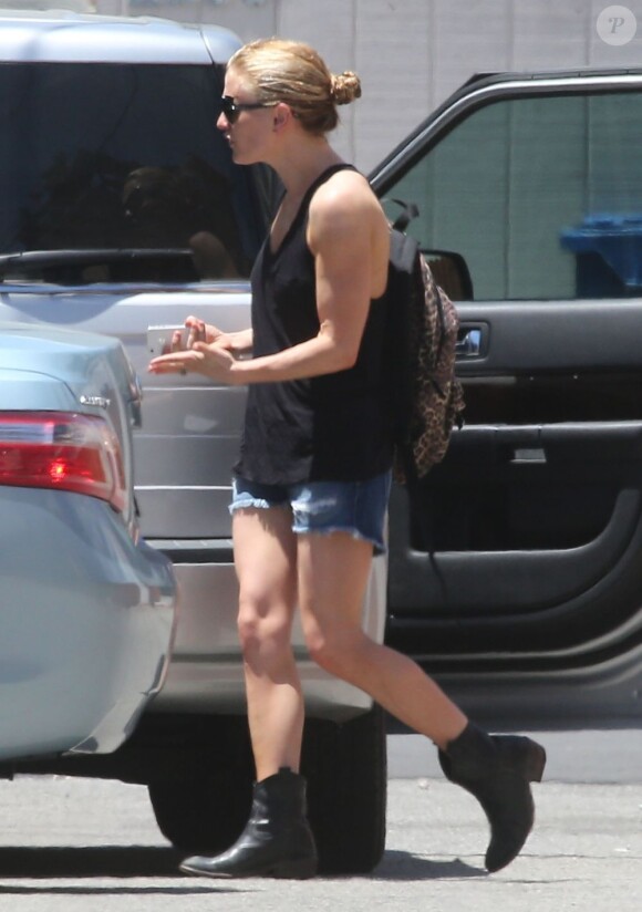 Exclusif - L'actrice Anna Paquin de sortie avec ses jumeaux, Charlie et Poppy, à Los Angeles le 19 juin 2013.
