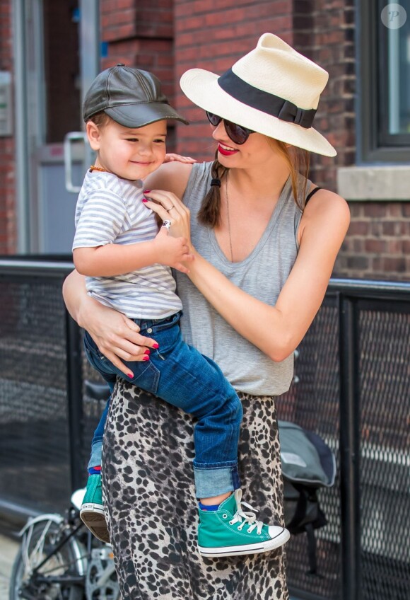 Miranda Kerr et son fils Flynn à New York, le 18 juin 2013.