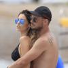 Le footballeur hollandais Wesley Sneijder et sa femme Yolanthe Cabau en vacances à Ibiza le 21 juin 2013.