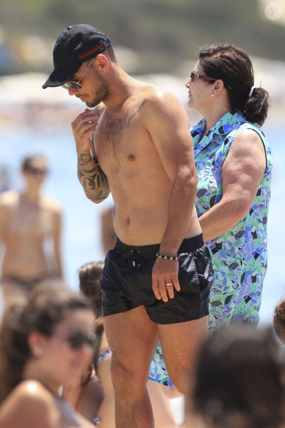 Le footballeur Wesley Sneijder en vacances à Ibiza le 21 juin 2013.