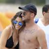Le footballeur Wesley Sneijder et sa femme Yolanthe Cabau en vacances à Ibiza le 21 juin 2013.