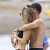 Le footballeur Wesley Sneijder et sa femme Yolanthe Cabau en vacances à Ibiza le 21 juin 2013.