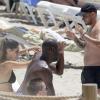 Le footballeur Wesley Sneijder et sa femme Yolanthe Cabau en vacances à Ibiza le 21 juin 2013.