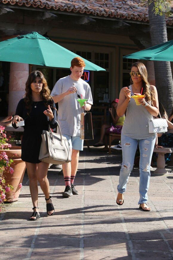 Khloé et Kourtney Kardashian à Malibu, le 20 juin 2013.