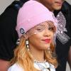 Rihanna quitte son hôtel à Dublin et se rend à Amsterdam pour poursuivre son Diamonds World Tour. Le 22 juin 2013.