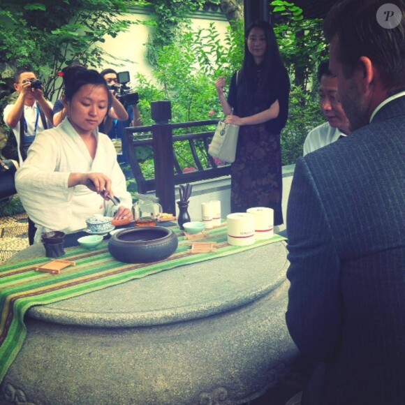 David Beckham participe à une cérémonie du thé lors d'une visite en Chine en juin 2013