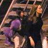 L'actrice Angelina Jolie arrivant avec son fils Pax, 9 ans et demi, à l'aéroport de Los Angeles le 24 juin 2013
