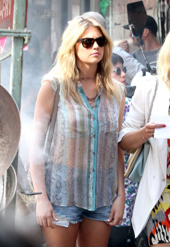 La divine Kate Upton en transparence sur le tournage de The Other Woman à Chinatown, New York, le 24 juin 2013.
