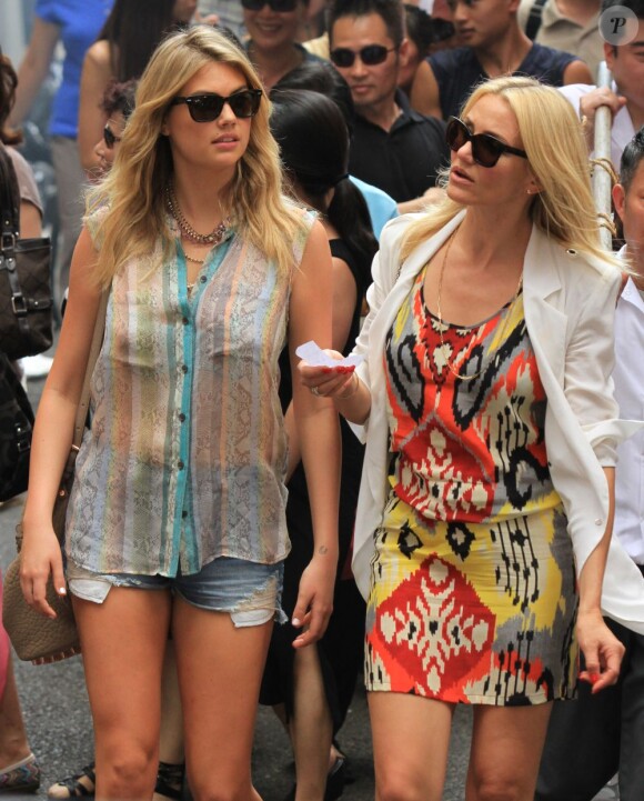 Cameron Diaz et Kate Upton pendant le tournage de The Other Woman à Chinatown, New York, le 24 juin 2013.