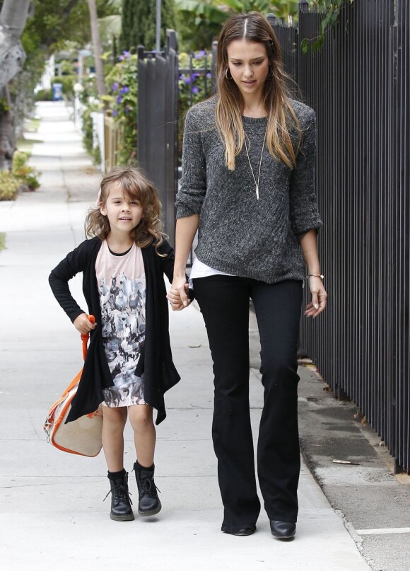 Jessica Alba emmène sa fille, la chipie Honor, à l'école à Los Angeles, le 24 Juin 2013.