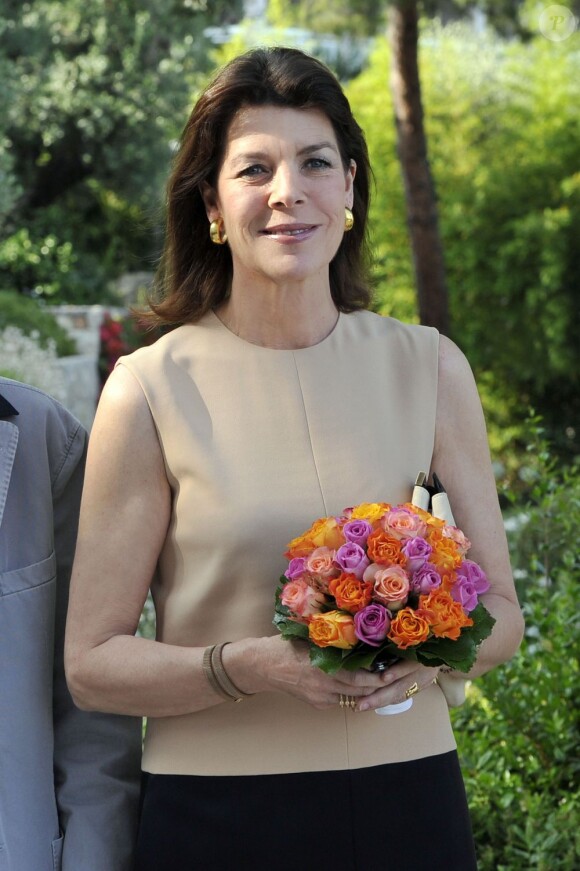 La Princesse Caroline de Hanovre visite l'exposition du peintre russe Erik Boulatov à la Villa Paloma à Monaco, le 24 juin 2013.