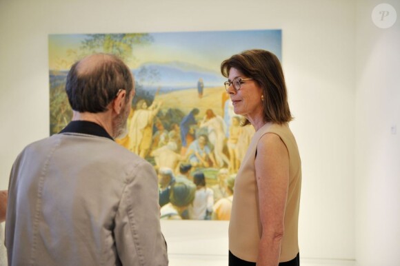 La Princesse Caroline de Hanovre lors de la visite l'exposition du peintre russe Erik Boulatov à la Villa Paloma à Monaco, le 24 juin 2013.