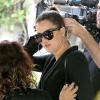 Khloé Kardashian arrive au restaurant The Villa à Los Angeles, suivie par les caméras de Keeping up with the Kardashians. Le 25 juin 2013.