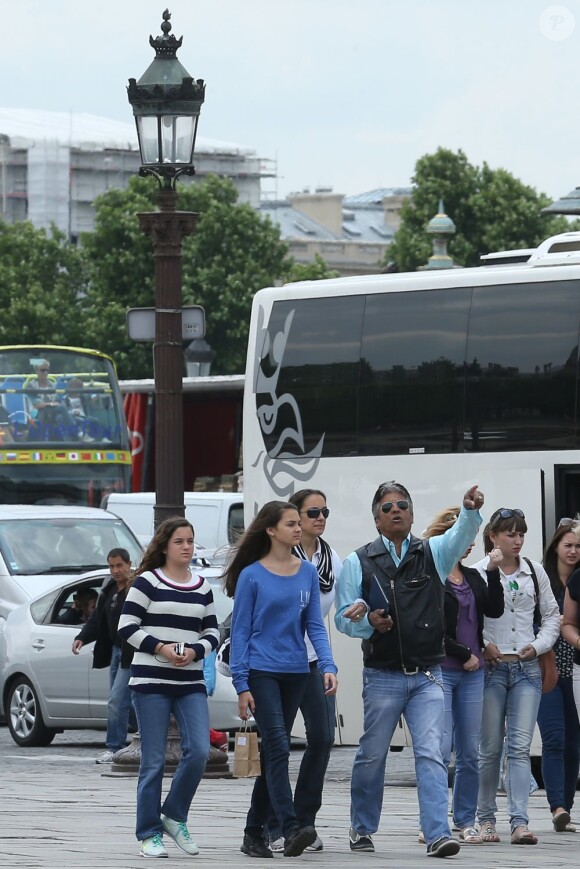 Erik Estrada profite avec sa femme Nanette Mirkovich et leur fille Francesca, d'un séjour à Paris. Le 26 juin 2013.