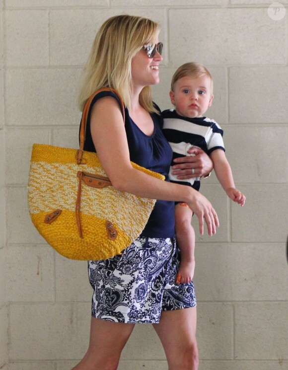 Reese Witherspoon avec son fils Tennessee chez le pédiatre à Santa Monica, Los Angeles, le 26 Juin 2013.