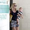 Reese Witherspoon quitte le pédiatre avec Tennessee à Santa Monica, Los Angeles, le 26 Juin 2013.