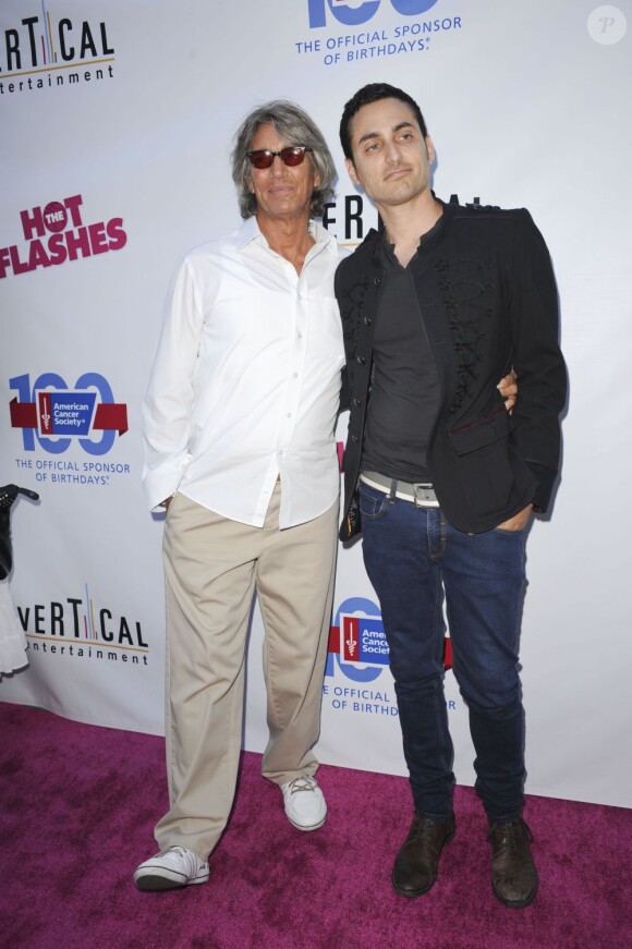 Eric Roberts, Keaton Simons à la première du film The Hot Flashes à Los Angeles, le 27 juin 2013.