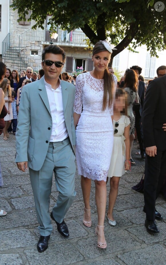 Thomas Langmann, sa fille et Céline Bosquet à leur mariage civil à la mairie de Sartène, Corse du sud, le 21 juin 2013.