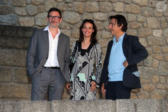 Michel Hazanavicius, Bérénice Bejo et Yvan Attal au mariage civil de Thomas Langmann et Céline Bosquet à la mairie de Sartène, Corse du sud, le 21 juin 2013.