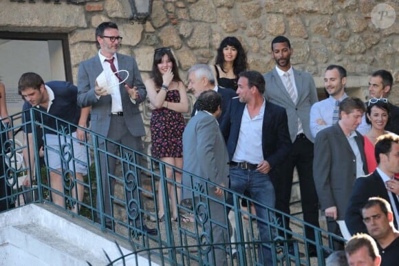 Michel Hazanavicius, Patrick Timsit et Jean Dujardin à la mairie de Sartène, Corse du sud, le 21 juin 2013.