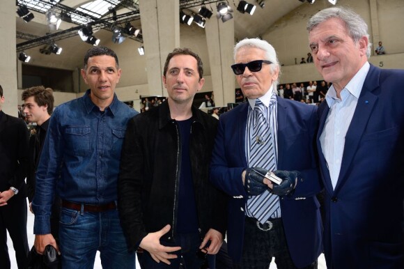 Roschdy Zem, Gad Elmaleh, Karl Lagerfeld et Sidney Toledano au défilé Dior Homme printemps-été 2014 à Paris, le 29 juin 2013.