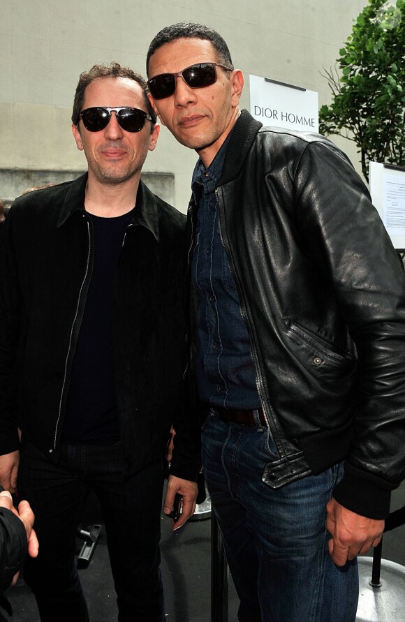 Gad Elmaleh et Roschdy Zem au défilé Dior Homme printemps-été 2014 à Paris, le 29 juin 2013.
