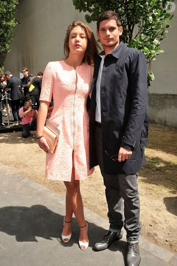 Adèle Exarchopoulos et son ami Jérémie Laheurte au défilé Dior Homme printemps-été 2014 à Paris, le 29 juin 2013.