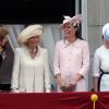La duchesse de Cambridge Kate Middleton, la princesse Eugénie, le prince Harry et Camilla Parker Bowles lors des cérémonies de Trooping the Colour le 15 juin 2013 à Londres.
